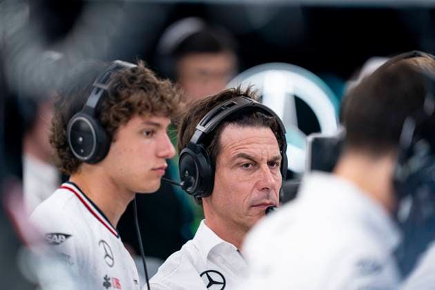 September 21, 2024, Singapore, Singapore: Italian driver for 2025 with Mercedes-AMG F1 Team ANDREA KIMI ANTONELLI in the garage with Mercedes AMG F1 Shareholder and Executive Director TOTO WOLFF during the final practice session of the 2024 FIA Formula 1 Singapore Grand Prix at Marina Bay Street Circuit in Singapore. Singapore Singapore - ZUMAg147 20240921_fap_g147_011 Copyright: xJamesxGasperottix