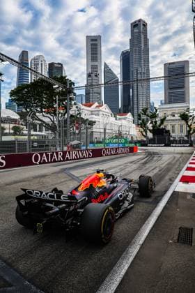 11 PEREZ Sergio (mex), Red Bull Racing RB20, action during the Formula 1 Singapore Grand Prix 2024, 18th round of the 2024 Formula One World Championship, WM, Weltmeisterschaft from September 20 to 22, 2024 on the Marina Bay Circuit, in Singapore, Singapore - F1 - SINGAPORE GRAND PRIX 2024 DPPI Panoramic  240921_R18_SINGAPORE_DP_AV3_1432