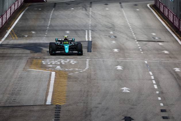 44 HAMILTON Lewis (gbr), Mercedes AMG F1 Team W15, action during the Formula 1 Singapore Grand Prix 2024, 18th round of the 2024 Formula One World Championship, WM, Weltmeisterschaft from September 20 to 22, 2024 on the Marina Bay Circuit, in Singapore, Singapore - F1 - SINGAPORE GRAND PRIX 2024 DPPI Panoramic  240921_R18_SINGAPORE_DP_AV3_1615