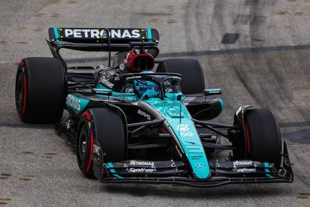 63 RUSSELL George (gbr), Mercedes AMG F1 Team W15, action during the Formula 1 Singapore Grand Prix 2024, 18th round of the 2024 Formula One World Championship, WM, Weltmeisterschaft from September 20 to 22, 2024 on the Marina Bay Circuit, in Singapore, Singapore - F1 - SINGAPORE GRAND PRIX 2024 DPPI Panoramic  240921_R18_SINGAPORE_DP_AV3_1877