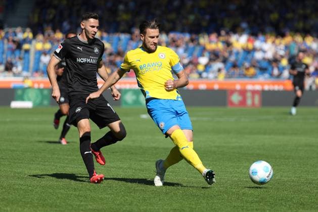 Braunschweig vs Fürth, 2 BL Braunschweig, 21 09 2024, FOOTBALL Eintracht Braunschweig vs SpVgg Greuther Fürth, 2 BL, Season 2024 25 Ermin Bicakcic Eintracht Braunschweig Braunschweig