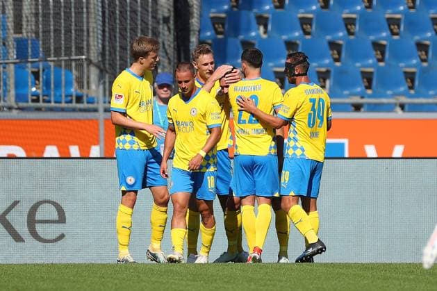 Braunschweig vs Fürth, 2 BL Braunschweig, 21 09 2024, FOOTBALL Eintracht Braunschweig vs SpVgg Greuther Fürth, 2 BL, Season 2024 25 Rayan Philippe Eintracht Braunschweig cheers with teammates after his goal to make it 1 0 Braunschweig