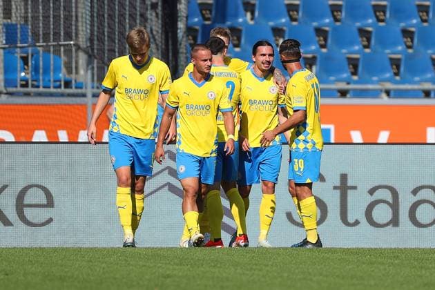 Braunschweig vs Fürth, 2 BL Braunschweig, 21 09 2024, FOOTBALL Eintracht Braunschweig vs SpVgg Greuther Fürth, 2 BL, Season 2024 25 Rayan Philippe Eintracht Braunschweig cheers with teammates after his goal to make it 1 0 Braunschweig