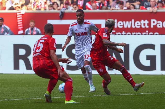 Linton Maina 37 1 FC Koeln in duel, action, with Florian Schock 26 Fortuna Duesseldorf Fortuna Duesseldorf vs 1 FC Koeln, Football, 2 Bundesliga, Matchday 6, Season 2024 2025, 21 09 2024 DFL REGULATIONS PROHIBIT ANY USE OF PHOTOGRAPHS AS IMAGE SEQUENCES AND OR QUASI VIDEO Foto kolbert press Ant Palmer Merkur Spiel Arena NRW Germany Copyright: xkolbert-press AntxPalmerx