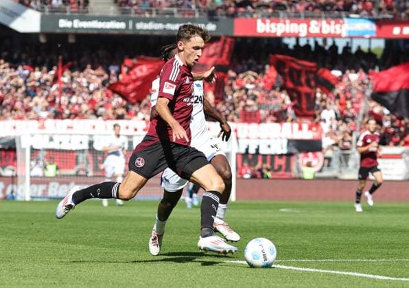 21 09 2024 Soccer Season 2024 2025 2 Soccer Bundesliga 06 Matchday 1 FC Nürnberg FCN Club Hertha BSC Berlin HBSC Sportfoto Zink DaMa xdaxmax DFL regulations prohibit any use of photographs as image sequences and or quasi video only for editorial use Benjamin Goller 14, 1 FC Nürnberg FCN Deyovaisio Evan Zeefuik 42, Hertha BSC Berlin