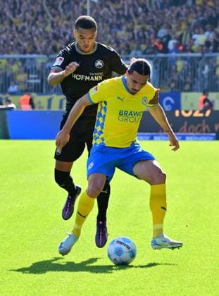 21 09 2024 Soccer Season 2024 2025 2 Soccer Bundesliga 06 Matchday BTSV Eintracht Braunschweig SpVgg Greuther Fürth Kleeblatt Sportfoto Zink MeZi xmexzix DFL regulations prohibit any use of photographs as image sequences and or quasi video only for editorial use Rayan Philippe 9, Eintracht Braunschweig BTSV EBS vor Maximilian Solomon Dietz 33, SpVgg Greuther Fürth
