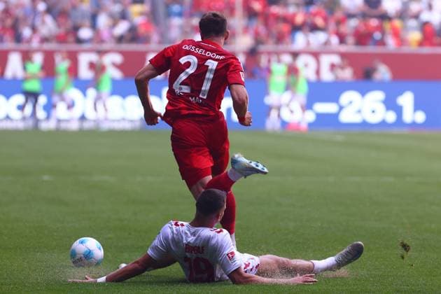 in duel, action, with Tim Rossmann 21 Fortuna Duesseldorf Tim Lemperle 19 1 FC Koeln Fortuna Duesseldorf vs 1 FC Koeln, Football, 2 Bundesliga, 6 Matchday, Season 2024 2025, 21 09 2024 DFL REGULATIONS PROHIBIT ANY USE OF PHOTOGRAPHS AS IMAGE SEQUENCES AND OR QUASI VIDEO Foto kolbert press Ant Palmer Merkur Spiel Arena NRW Germany Copyright: xkolbert-press AntxPalmerx