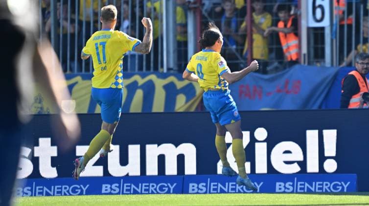 21 09 2024 Soccer Season 2024 2025 2 Soccer Bundesliga 06 Matchday BTSV Eintracht Braunschweig SpVgg Greuther Fürth Kleeblatt Sportfoto Zink xwoxzix DFL regulations prohibit any use of photographs as image sequences and or quasi video only for editorial use Torjubel Jubel Freude nach Treffer Torschuß zum 2 0 durch Rayan Philippe 9, Eintracht Braunschweig BTSV EBS