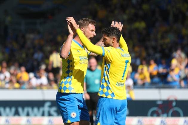 Braunschweig vs Fürth, 2 BL Braunschweig, 21 09 2024, FUßBALL Eintracht Braunschweig vs SpVgg Greuther Fürth, 2 BL, Season 2024 25 Sebastian Polter Eintracht Braunschweig , Fabio Kaufmann Eintracht Braunschweig Braunschweig