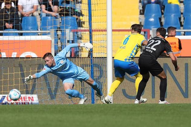 Braunschweig vs Fürth, 2 BL Braunschweig, 21 09 2024, FUßBALL Eintracht Braunschweig vs SpVgg Greuther Fürth, 2 BL, Season 2024 25 Goalkeeper Lennart Grill Eintracht Braunschweig Braunschweig