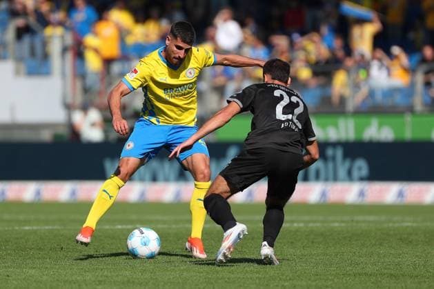 Braunschweig vs Fürth, 2 BL Braunschweig, 21 09 2024, FOOTBALL Eintracht Braunschweig vs SpVgg Greuther Fürth, 2 BL, Season 2024 25 Fabio Di Michele Sanchez Eintracht Braunschweig , Nemanja Motika Greuther Fürth Braunschweig