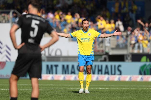 Braunschweig vs Fürth, 2 BL Braunschweig, 21 09 2024, FOOTBALL Eintracht Braunschweig vs SpVgg Greuther Fürth, 2 BL, Season 2024 25 Rayan Philippe Eintracht Braunschweig celebrates after his goal to make it 2 0 Braunschweig