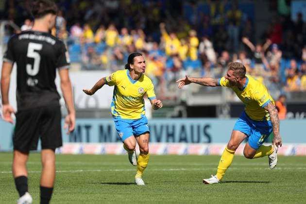 Braunschweig vs Fürth, 2 BL Braunschweig, 21 09 2024, FOOTBALL Eintracht Braunschweig vs SpVgg Greuther Fürth, 2 BL, Season 2024 25 Rayan Philippe Eintracht Braunschweig cheers with Sebastian Polter Eintracht Braunschweig after his goal for 2 0 Braunschweig