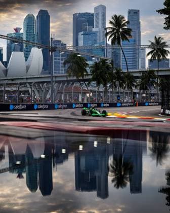 24 ZHOU Guanyu (chi), Stake F1 Team Kick Sauber C44, action during the Formula 1 Singapore Grand Prix 2024, 18th round of the 2024 Formula One World Championship, WM, Weltmeisterschaft from September 20 to 22, 2024 on the Marina Bay Circuit, in Singapore, Singapore - F1 - SINGAPORE GRAND PRIX 2024 DPPI Panoramic  240921_R18_SINGAPORE_DP_FG001307