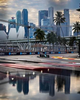 63 RUSSELL George (gbr), Mercedes AMG F1 Team W15, action during the Formula 1 Singapore Grand Prix 2024, 18th round of the 2024 Formula One World Championship, WM, Weltmeisterschaft from September 20 to 22, 2024 on the Marina Bay Circuit, in Singapore, Singapore - F1 - SINGAPORE GRAND PRIX 2024 DPPI Panoramic  240921_R18_SINGAPORE_DP_FG001426