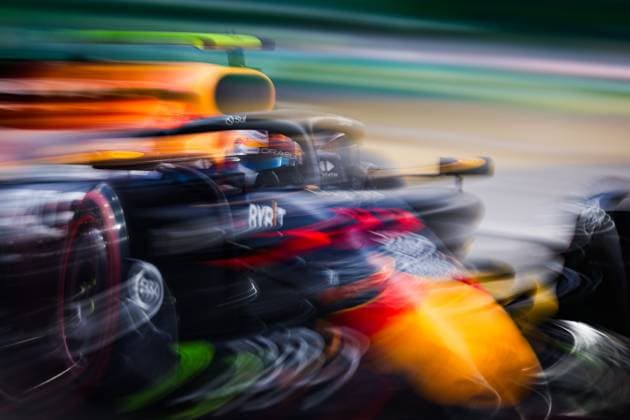 11 PEREZ Sergio (mex), Red Bull Racing RB20, action during the Formula 1 Singapore Grand Prix 2024, 18th round of the 2024 Formula One World Championship, WM, Weltmeisterschaft from September 20 to 22, 2024 on the Marina Bay Circuit, in Singapore, Singapore - F1 - SINGAPORE GRAND PRIX 2024 DPPI Panoramic  240921_R18_SINGAPORE_DP_FGDN8661
