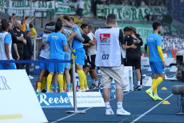 Braunschweig vs Fürth, 2 BL Braunschweig, 21 09 2024, FOOTBALL Eintracht Braunschweig vs SpVgg Greuther Fürth, 2 BL, Season 2024 25 Final cheer Braunschweig