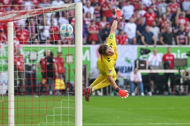 2 Soccer Bundesliga Fortuna Düsseldorf 1895 1 FC Köln 21 09 2024 The goal to equalize 2 2 The Köölner Kepper has no chance to hold 2 Soccer Bundesliga Fortuna Düsseldorf 1895 1 FC Köln on 21 09 2024, Düsseldorf Copyright: xBEAUTIFULxSPORTS KennyxBeelex