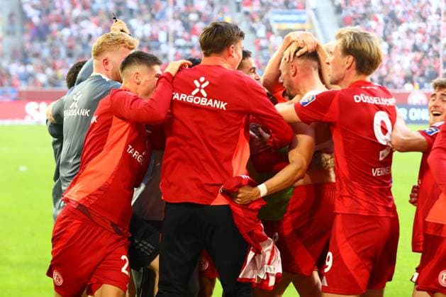 Goal for 2 2 by Jona Niemiec 18 Fortuna Duesseldorf Fortuna Duesseldorf vs 1 FC Koeln, Football, 2 Bundesliga, Matchday 6, Season 2024 2025, 21 09 2024 DFL REGULATIONS PROHIBIT ANY USE OF PHOTOGRAPHS AS IMAGE SEQUENCES AND OR QUASI VIDEO Photo kolbert press Ant Palmer Merkur Spiel Arena NRW Germany Copyright: xkolbert-press AntxPalmerx
