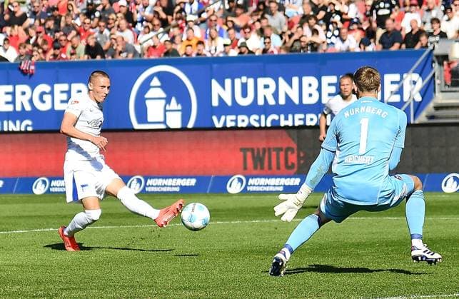 21 09 2024, xhbx, Fußball 2 Bundesliga, 1 FC Nuernberg Hertha BSC Berlin emspor, v l Goal scored, Tor zum 0 2 Palko Dardai Hertha BSC Berlin , Jan Reichert 1 FC Nuernberg DFL DFB REGULATIONS PROHIBIT ANY USE OF PHOTOGRAPHS as IMAGE SEQUENCES and or QUASI VIDEO Nuernberg