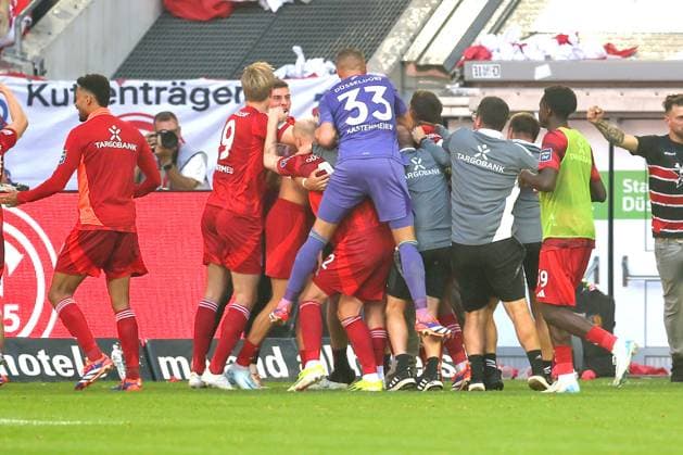 21 09 2024, 2 Fußball Bundesliga, Fortuna Düsseldorf 1 FC Köln, Merkur Spiel Arena, Saison 2024 2025 Torjubel nach dem 2 2 durch Jona Niemiec Fortuna Düsseldorf 18 DFB regulations prohibit any use of photographs as image sequences and or quasi video Nordrhein Westfalen Germany