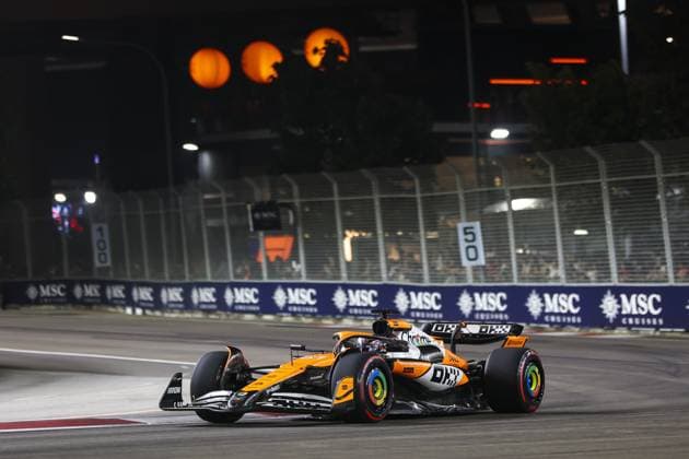 81 PIASTRI Oscar (aus), McLaren F1 Team MCL38, action during the Formula 1 Singapore Grand Prix 2024, 18th round of the 2024 Formula One World Championship, WM, Weltmeisterschaft from September 20 to 22, 2024 on the Marina Bay Circuit, in Singapore, Singapore - F1 - SINGAPORE GRAND PRIX 2024 DPPI Panoramic  240921_R18_SINGAPORE_DP_AV6_5043