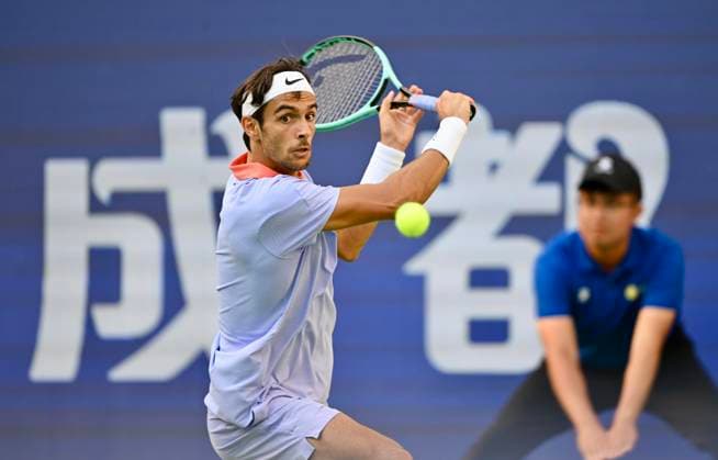 CHENGDU, CHINA - SEPTEMBER 21: Lorenzo Musetti of Italy competes in the Men s Singles Round of 16 match against Christopher O Connell of Australia on day 4 of 2024 Chengdu Open at Sichuan International Tennis Center on September 21, 2024 in Chengdu, Sichuan Province of China.  Copyright: xVCGx 111519294564