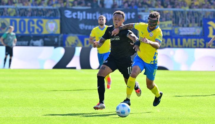 21 09 2024 Soccer Season 2024 2025 2 Soccer Bundesliga 06 Matchday BTSV Eintracht Braunschweig SpVgg Greuther Fürth Kleeblatt Sportfoto Zink MeZi xmexzix DFL regulations prohibit any use of photographs as image sequences and or quasi video only for editorial use Roberto Massimo 11, SpVgg Greuther Fürth Robin Krauße Krausse 39, Eintracht Braunschweig BTSV EBS, rechts