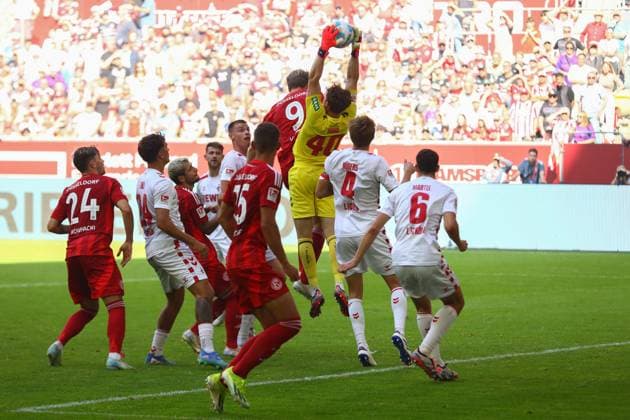 Chance for Vincent Vermeij 9 Fortuna Duesseldorf held by Jonas Urbig 40 1 FC Koeln Fortuna Duesseldorf vs 1 FC Koeln, Fußball, 2 Bundesliga, 6 Spieltag, Saison 2024 2025, 21 09 2024 DFL REGULATIONS PROHIBIT ANY USE OF PHOTOGRAPHS AS IMAGE SEQUENCES AND OR QUASI VIDEO Foto kolbert press Ant Palmer Merkur Spiel Arena NRW Deutschland Copyright: xkolbert-press AntxPalmerx