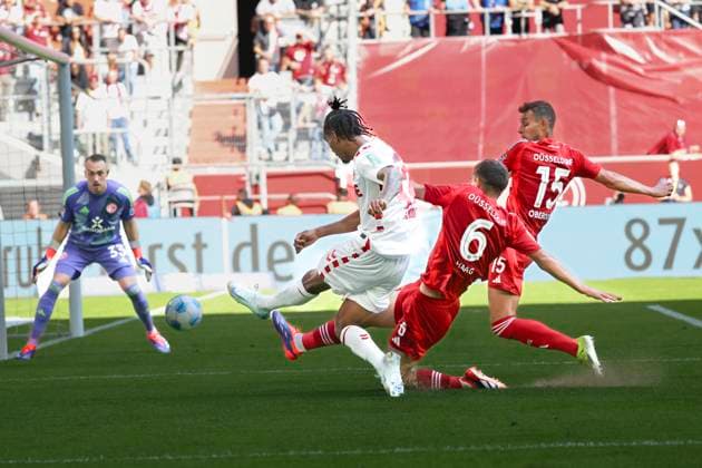 GER, 2 FBL Fortuna Duesseldorf vs 1 FC Koeln 21 09 2024, Merkur Spiel Arena, Duesseldorf, GER, 2 FBL Fortuna Duesseldorf vs 1 FC Koeln, in the picture scoring chance for Damion Downs FC Koeln 42 , against Giovanni Haag Fortuna Duesseldorf 6 , and Florian Kastenmeier Fortuna Duesseldorf 33 , nordphotoxGmbHx xMeuter nph00351