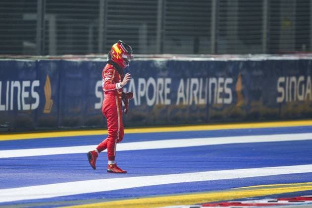 55 SAINZ Carlos (spa), Scuderia Ferrari SF-24, action, crash, accident, during the Formula 1 Singapore Grand Prix 2024, 18th round of the 2024 Formula One World Championship, WM, Weltmeisterschaft from September 20 to 22, 2024 on the Marina Bay Circuit, in Singapore, Singapore - F1 - SINGAPORE GRAND PRIX 2024 DPPI Panoramic 240921_R18_SINGAPORE_DP_XB3_1034