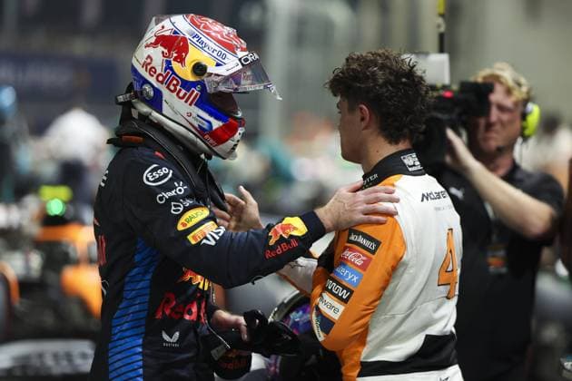 VERSTAPPEN Max (ned), Red Bull Racing RB20, portrait and NORRç at Parc Fermi during the Formula 1 Singapore Grand Prix 2024, 18th round of the 2024 Formula One World Championship, WM, Weltmeisterschaft from September 20 to 22, 2024 on the Marina Bay Circuit, in Singapore, Singapore - F1 - SINGAPORE GRAND PRIX 2024 DPPI Panoramic  240921_R18_SINGAPORE_DP_FGDN8784