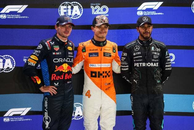 NORRIS Lando (gbr), McLaren F1 Team MCL38, portrait VERSTAPPEN Max (ned), Red Bull Racing RB20, portrait HAMILTON Lewis (gbr), Mercedes AMG F1 Team W15, portrait during the Formula 1 Singapore Grand Prix 2024, 18th round of the 2024 Formula One World Championship, WM, Weltmeisterschaft from September 20 to 22, 2024 on the Marina Bay Circuit, in Singapore, Singapore - F1 - SINGAPORE GRAND PRIX 2024 DPPI Panoramic 240921_R18_SINGAPORE_DP_XB5_0137