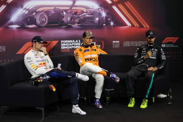 NORRIS Lando (gbr), McLaren F1 Team MCL38, portrait VERSTAPPEN Max (ned), Red Bull Racing RB20, portrait HAMILTON Lewis (gbr), Mercedes AMG F1 Team W15, portrait press conference, PK, Pressekonferenz during the Formula 1 Singapore Grand Prix 2024, 18th round of the 2024 Formula One World Championship, WM, Weltmeisterschaft from September 20 to 22, 2024 on the Marina Bay Circuit, in Singapore, Singapore - F1 - SINGAPORE GRAND PRIX 2024 DPPI Panoramic 240921_R18_SINGAPORE_DP_XB5_0319