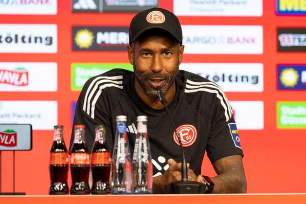 Head coach Daniel THIOUNE D at the press conference, relieved, delighted, joy, laughter Football 2 Bundesliga season 2024 2025, Matchday 6, Matchday 6, Fortuna Duesseldorf D 1 FC Koeln K 2 2, Düsseldorf vs Cologne, F95 vs KOE, on 21 09 2024 , M e r k u r S p i e l a r e n a Â