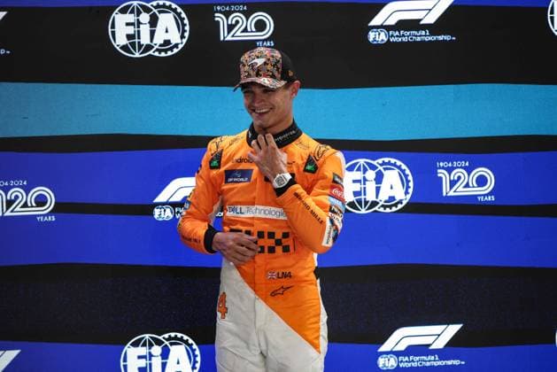 NORRIS Lando (gbr), McLaren F1 Team MCL38, portrait during the Formula 1 Singapore Grand Prix 2024, 18th round of the 2024 Formula One World Championship, WM, Weltmeisterschaft from September 20 to 22, 2024 on the Marina Bay Circuit, in Singapore, Singapore - F1 - SINGAPORE GRAND PRIX 2024 DPPI Panoramic  240921_R18_SINGAPORE_DP_XB5_0144