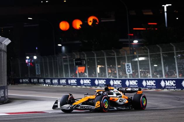 81 PIASTRI Oscar (aus), McLaren F1 Team MCL38, action during the Formula 1 Singapore Grand Prix 2024, 18th round of the 2024 Formula One World Championship, WM, Weltmeisterschaft from September 20 to 22, 2024 on the Marina Bay Circuit, in Singapore, Singapore - F1 - SINGAPORE GRAND PRIX 2024 DPPI Panoramic  240921_R18_SINGAPORE_DP_AV6_5043
