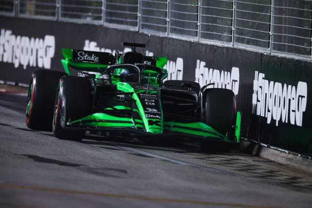 77 BOTTAS Valtteri (fin), Stake F1 Team Kick Sauber C44, action during the Formula 1 Singapore Grand Prix 2024, 18th round of the 2024 Formula One World Championship, WM, Weltmeisterschaft from September 20 to 22, 2024 on the Marina Bay Circuit, in Singapore, Singapore - F1 - SINGAPORE GRAND PRIX 2024 DPPI Panoramic  240921_R18_SINGAPORE_DP_FG008930