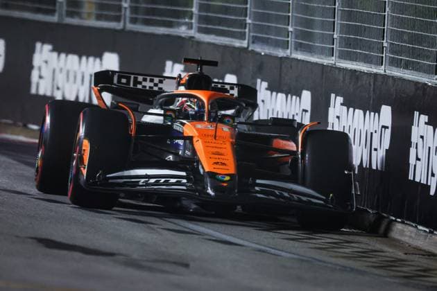 81 PIASTRI Oscar (aus), McLaren F1 Team MCL38, action during the Formula 1 Singapore Grand Prix 2024, 18th round of the 2024 Formula One World Championship, WM, Weltmeisterschaft from September 20 to 22, 2024 on the Marina Bay Circuit, in Singapore, Singapore - F1 - SINGAPORE GRAND PRIX 2024 DPPI Panoramic  240921_R18_SINGAPORE_DP_FG009075
