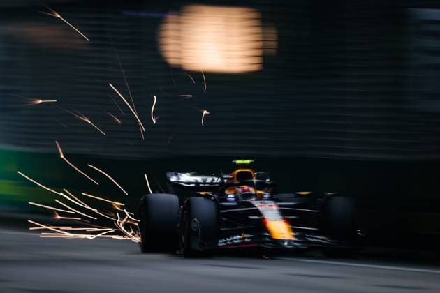 11 PEREZ Sergio (mex), Red Bull Racing RB20, action during the Formula 1 Singapore Grand Prix 2024, 18th round of the 2024 Formula One World Championship, WM, Weltmeisterschaft from September 20 to 22, 2024 on the Marina Bay Circuit, in Singapore, Singapore - F1 - SINGAPORE GRAND PRIX 2024 DPPI Panoramic  240921_R18_SINGAPORE_DP_FG009651