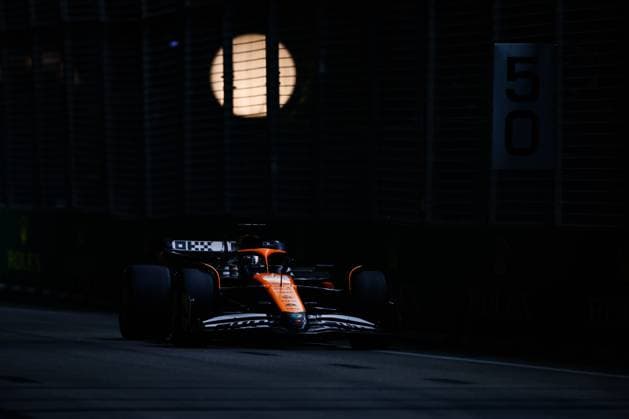81 PIASTRI Oscar (aus), McLaren F1 Team MCL38, action during the Formula 1 Singapore Grand Prix 2024, 18th round of the 2024 Formula One World Championship, WM, Weltmeisterschaft from September 20 to 22, 2024 on the Marina Bay Circuit, in Singapore, Singapore - F1 - SINGAPORE GRAND PRIX 2024 DPPI Panoramic  240921_R18_SINGAPORE_DP_FG009717