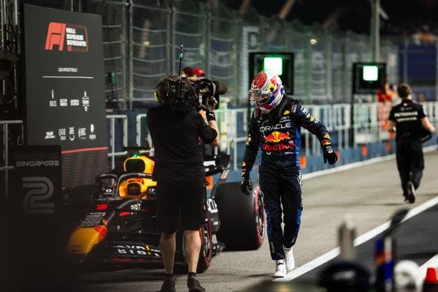 VERSTAPPEN Max (ned), Red Bull Racing RB20, portrait during the Formula 1 Singapore Grand Prix 2024, 18th round of the 2024 Formula One World Championship, WM, Weltmeisterschaft from September 20 to 22, 2024 on the Marina Bay Circuit, in Singapore, Singapore - F1 - SINGAPORE GRAND PRIX 2024 DPPI Panoramic  240921_R18_SINGAPORE_DP_FGDN8770