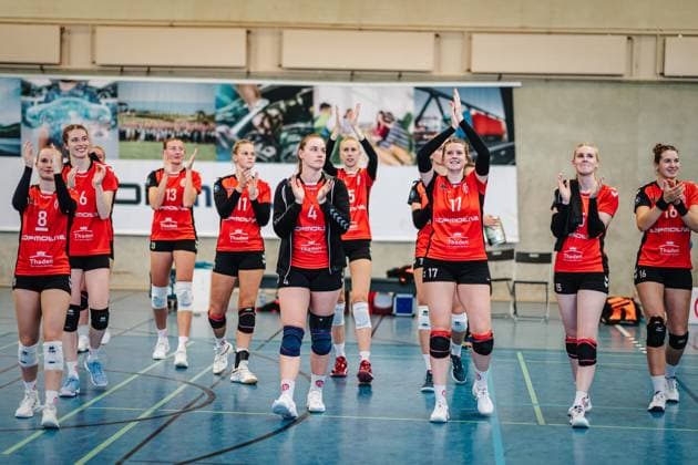 Volleyball Women Season 2024 2025 2 Bundesliga Women Pro powered by SnowTrex ETV Hamburg vs NavaRo Straubing 21 09 2024 ETV applauds the fans Hamburg Sporthalle Hoheluft Hamburg Germany