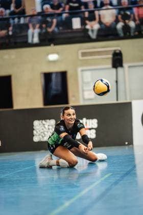 Volleyball Women Season 2024 2025 2 Bundesliga Women Pro powered by SnowTrex ETV Hamburg vs NavaRo Straubing 21 09 2024 Valbona Ismaili 7 NavaRo Straubing plays the ball Hamburg Sporthalle Hoheluft Hamburg Germany