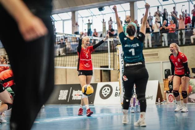 Volleyball Women Season 2024 2025 2 Bundesliga Women Pro powered by SnowTrex ETV Hamburg vs NavaRo Straubing 21 09 2024 ETV cheers Hamburg Sporthalle Hoheluft Hamburg Germany