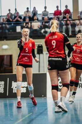 Volleyball Women Season 2024 2025 2 Bundesliga Women Pro powered by SnowTrex ETV Hamburg vs NavaRo Straubing 21 09 2024 Anna Hartig 5, ETV Hamburg jubelt Hamburg Sporthalle Hoheluft Hamburg Germany