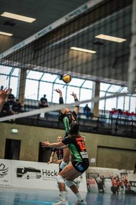 Volleyball Women Season 2024 2025 2 Bundesliga Women Pro powered by SnowTrex ETV Hamburg vs NavaRo Straubing 21 09 2024 Nora Janka 8, NavaRo Straubing at the pass Hamburg Sporthalle Hoheluft Hamburg Germany