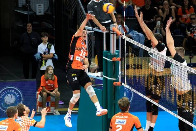 DEU, DVV, 1 VBL, BR Volleys vs Helios Grizzlys Giesen, 21 09 2024, Max Schmeling Halle, Berlin, DEU, DVV, 1 VBL, BR Volleys vs Helios Grizzlys Giesen, in the picture Moritz Reichert BR Volleys 15 , Niklas Breilin Giesen 8 , Jakob Guenthoer Giesen 12 Photo Juergen Engler nordphoto GmbH nordphotoxGmbHx xEngler nph00076