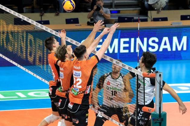 DEU, DVV, 1 VBL, BR Volleys vs Helios Grizzlys Giesen, 21 09 2024, Max Schmeling Halle, Berlin, DEU, DVV, 1 VBL, BR Volleys vs Helios Grizzlys Giesen, in the picture Moritz Reichert BR Volleys 15 , Matthew Knigge BR Volleys 2 , Jake Hanes BR Volleys 22 , Ethan Champlin Giesen 20 Photo Juergen Engler nordphoto GmbH nordphotoxGmbHx xEngler nph00076