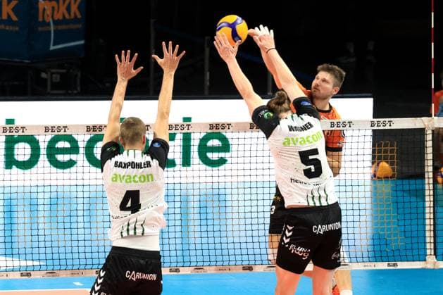 DEU, DVV, 1 VBL, BR Volleys vs Helios Grizzlys Giesen, 21 09 2024, Max Schmeling Halle, Berlin, DEU, DVV, 1 VBL, BR Volleys vs Helios Grizzlys Giesen, in the picture Ruben Schott BR Volleys 13 , Hauke Wagner Giesen 5 , Noah Baxpoehler Giesen 4 Photo Juergen Engler nordphoto GmbH nordphotoxGmbHx xEngler nph00076